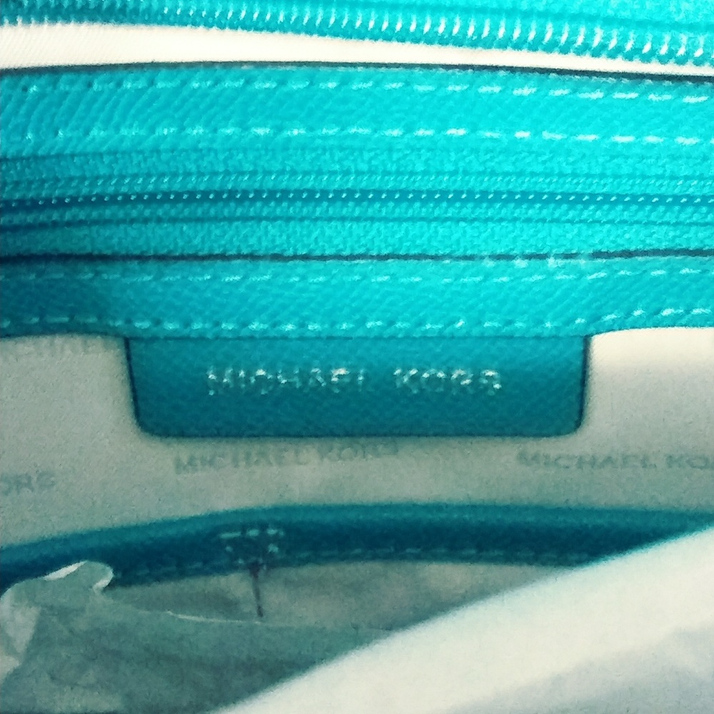 🚫SOLD🚫MICHAEL KORS Voyager Tote - Picture 5 of 8